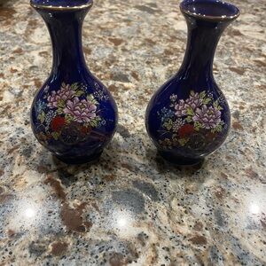 Elegant Floral Porcelain Vases - Deep Blue